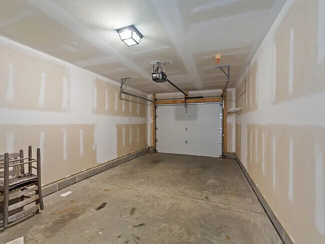 Building Photo - Earn Wealth While Leasing - Like a Homeown...