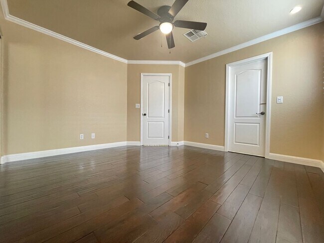 Building Photo - Gorgeous 2-story home in the Green Valley ...