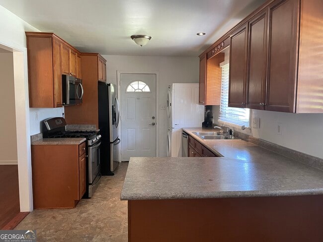 Building Photo - 3050 Rebecca Dr SW