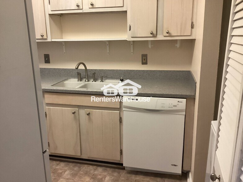 Building Photo - 6700 Roswell Rd NE