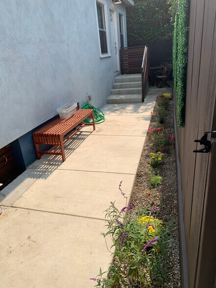 Front Patio/Garden Space - 526 Brooks Ave