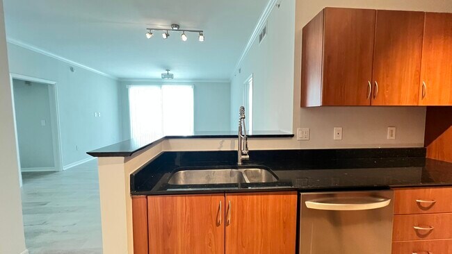 Building Photo - 806 E Windward Way