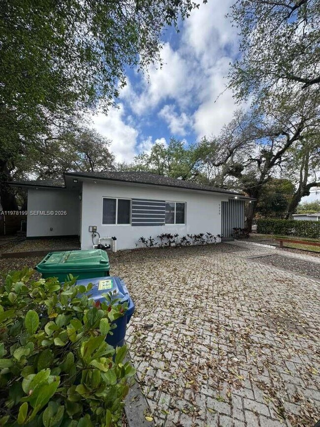 Building Photo - 9999 NW 23rd Ave