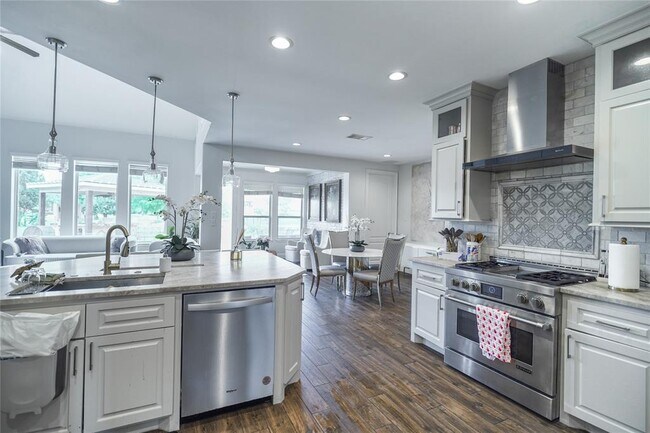 Building Photo - 13714 Oak Harbor Bend