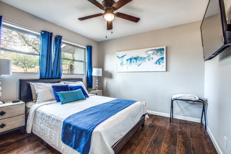 Building Photo - 831 Loganwood Ave