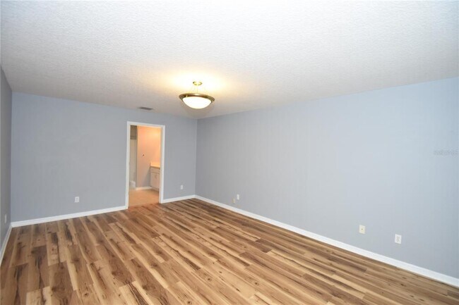 Building Photo - 26 Roller Ln