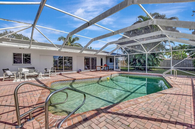 Building Photo - 1300 SW 13th St