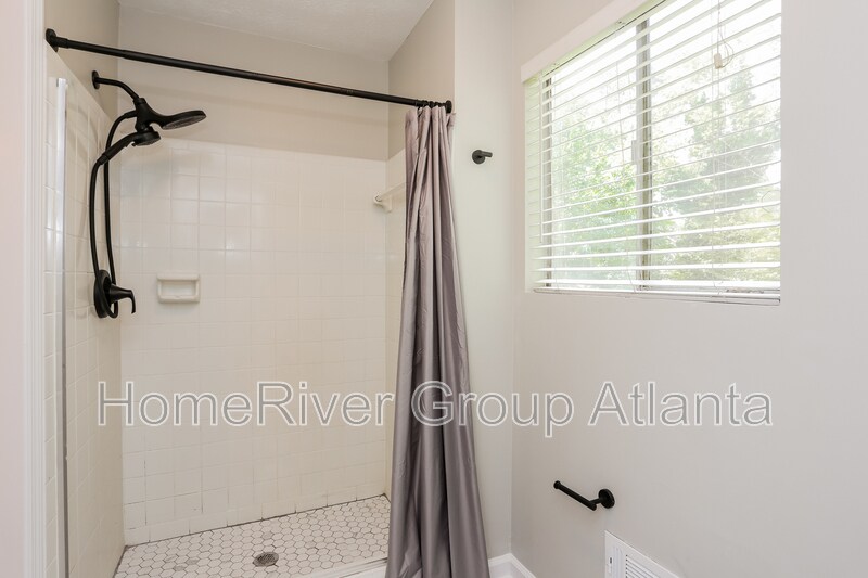 Building Photo - 6360 Ashdale Dr