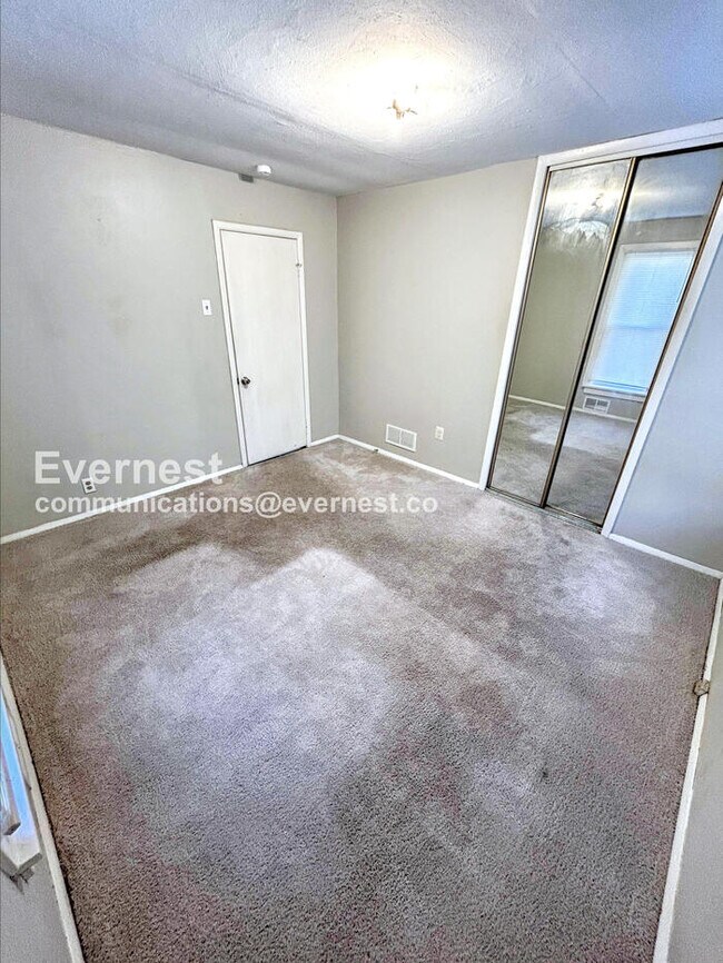 Building Photo - PROMO: Get HALF month’s rent free when you sign the lease TODAY! / 3 Bed, 1 Bath Home with Off-St...