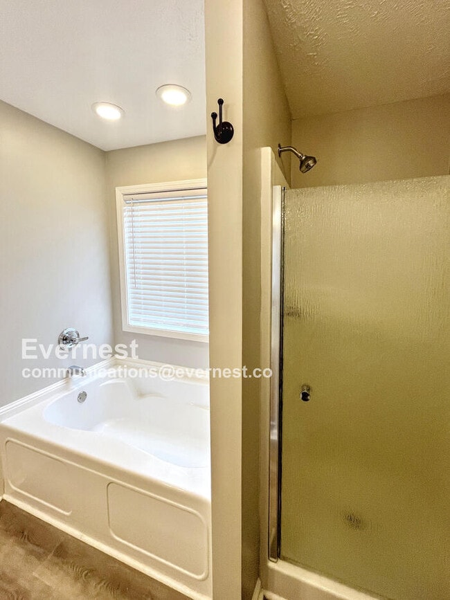 Building Photo - 507 Oakmont Dr