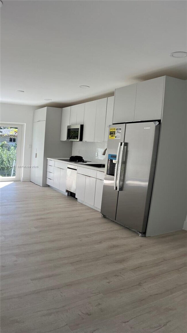 Building Photo - 2800 SW 25th St