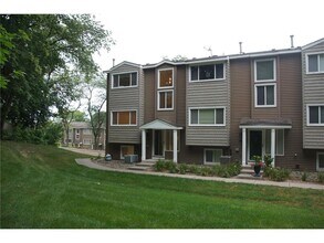 Building Photo - 330 Pondridge Cir