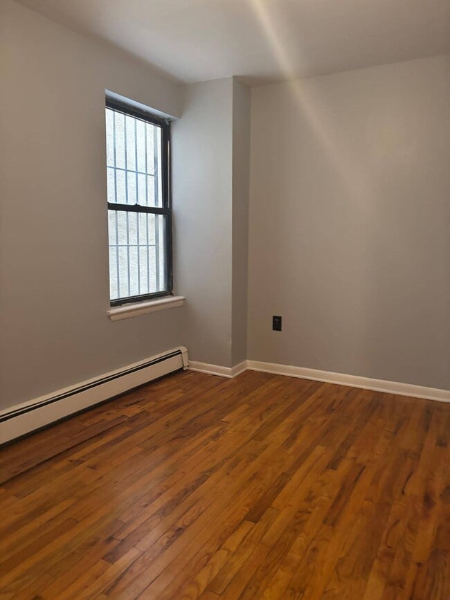 Building Photo - 2136 Hughes Ave