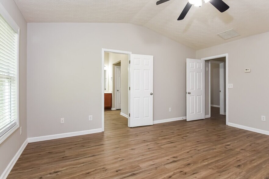 Building Photo - 906 Gardenia Curve