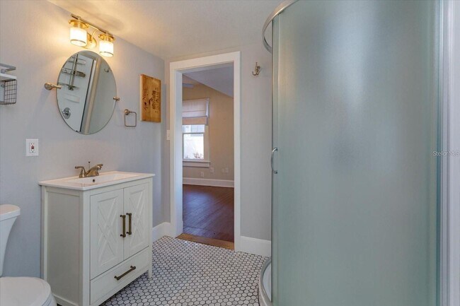 Building Photo - 1001 E Jefferson St