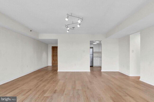 Building Photo - 1530 Key Blvd