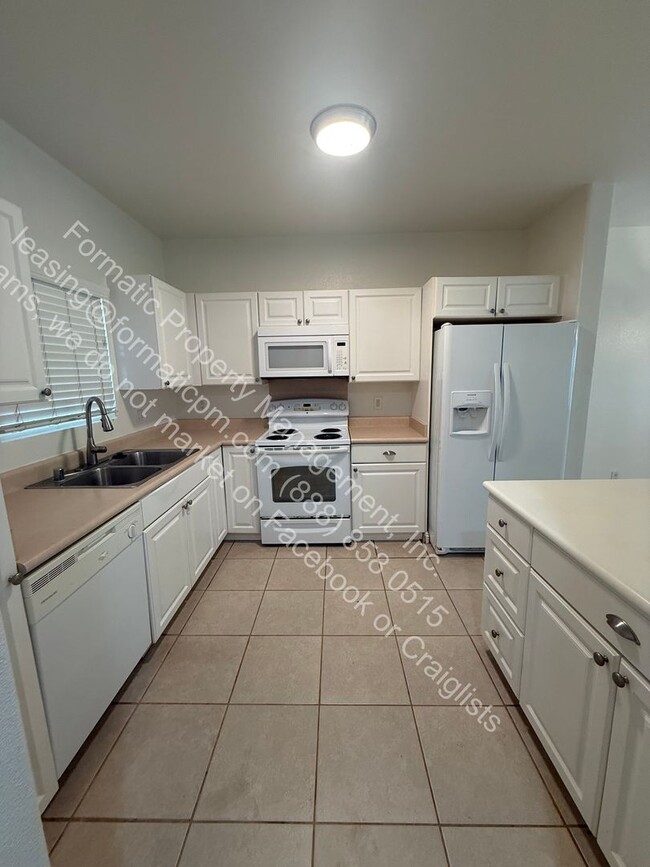 Building Photo - Awesome 3 Bedroom 2.5 Bathroom Home with 2 Car Garage in Ewa Beach - Spinnaker Place!!