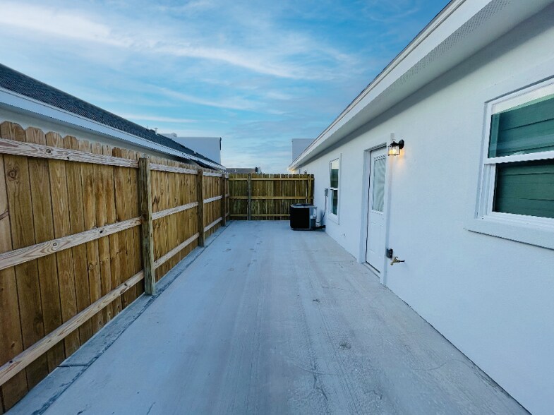 Building Photo - 1623 W Smt Dr