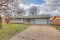 Building Photo - 2716 S Vermont Ave.