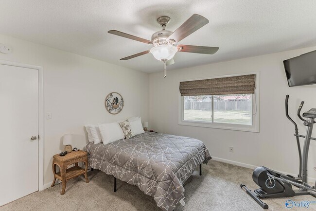 Building Photo - 1907 Waxleaf Green SE