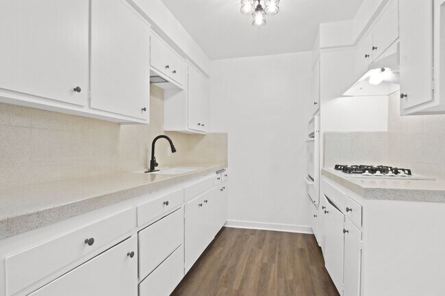 Building Photo - 9809 Tabor St in Palms - close to downtown...