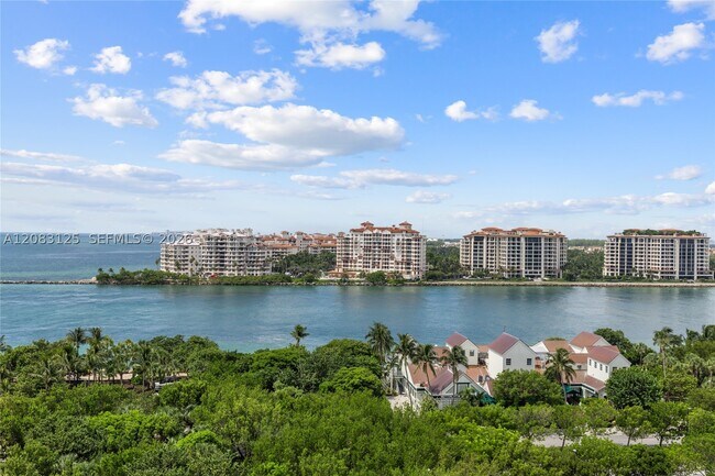 Building Photo - 100 South Pointe Dr