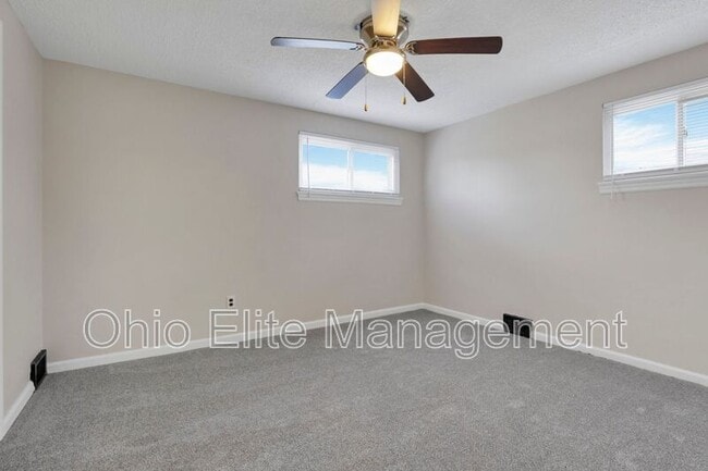 Building Photo - 898 Racine Ave