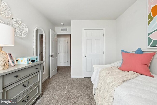 Building Photo - 171 Rae Ct