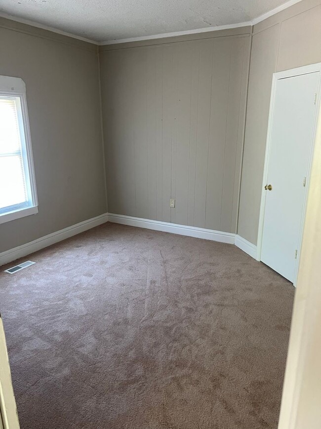 Building Photo - 3 bedroom House in Huntington, WV $850