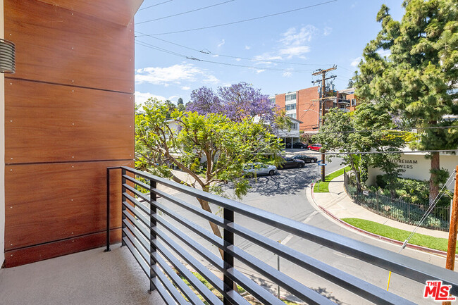 Building Photo - 8788 Shoreham Dr