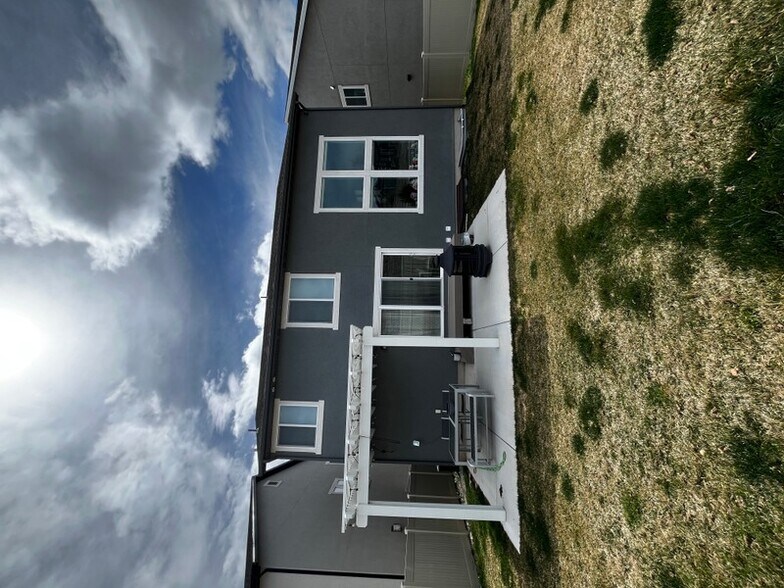 Building Photo - 1638 W Quailhill Rd