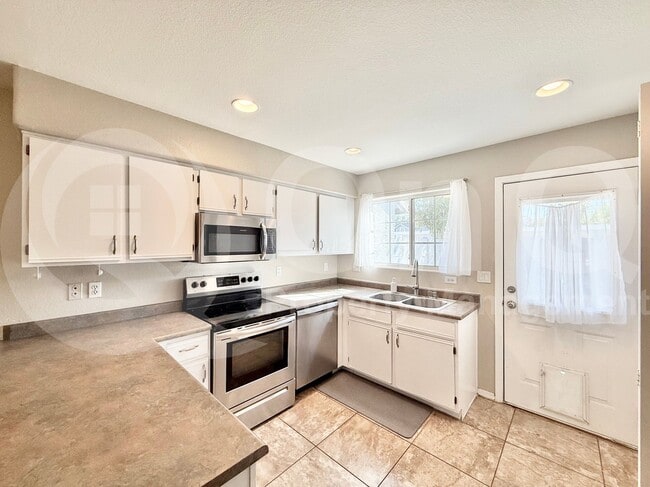 Building Photo - 860 N McQueen Rd