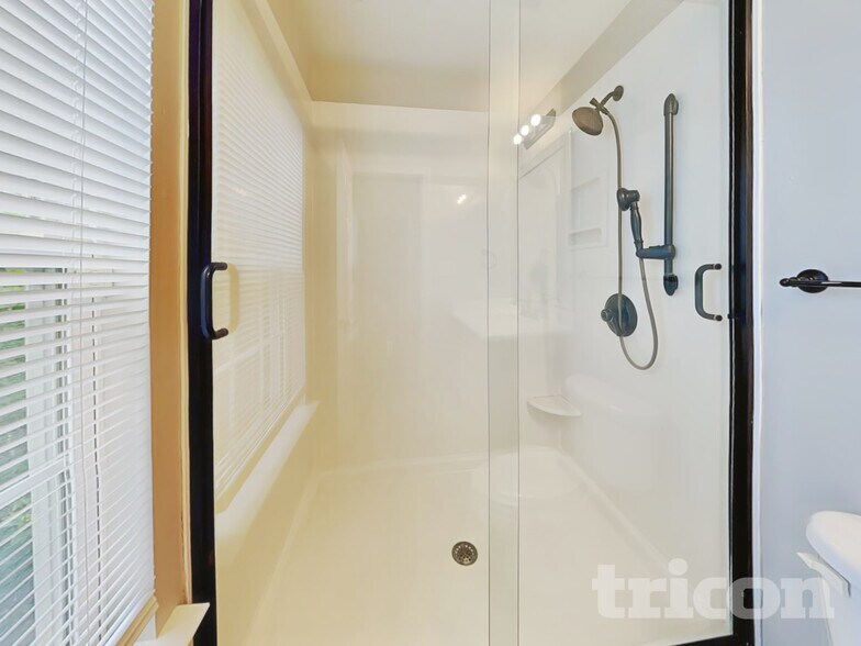 Building Photo - 3009 Softwind Dr