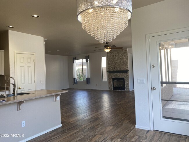 Building Photo - 5171 W Karen Dr