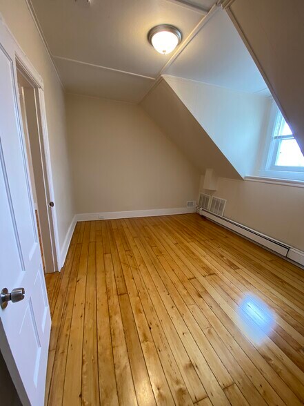 Building Photo - 13 Magill St