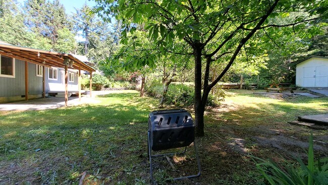 Building Photo - 3 Bedroom 2 Bath Home in Seabeck