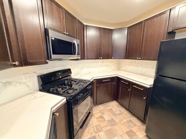 Building Photo - 5704 Golden Eagle Dr