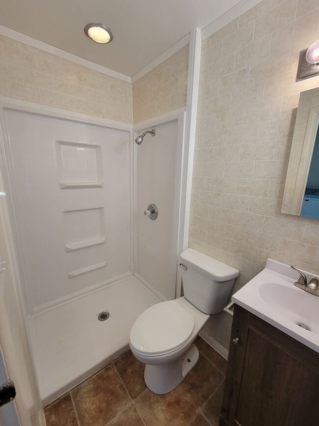 Building Photo - 4 bed, 2 bath, 2 car garage
