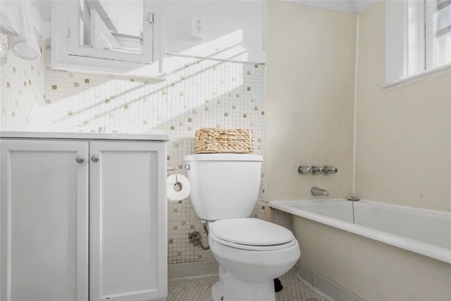 Building Photo - 738 DeMun