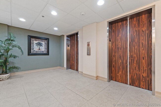 Building Photo - 5440 N Ocean Dr