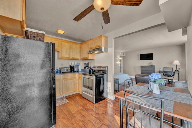 Primary Photo - 280 Island Ave