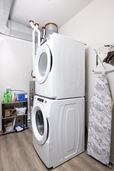 Building Photo - 1632 N Franklin Pl