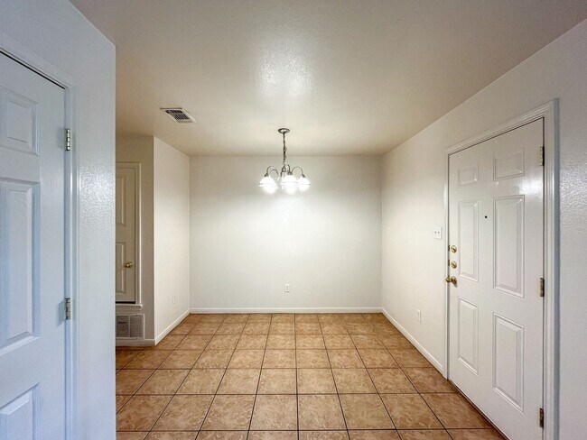 Building Photo - 1212 Nicholas Cir