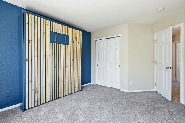 Building Photo - $2,735.95 - 3 Bed, 2.5 Bath Townhome in Aurora with In Unit Laundry!