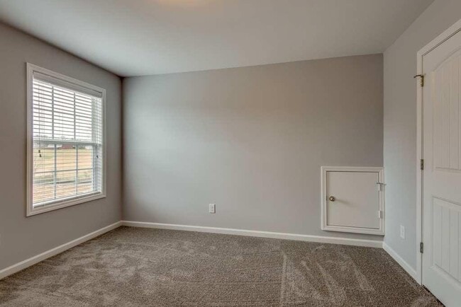 Building Photo - AVAILABLE NOW!    Beautiful 4 / 2 home in Fairview Station, completely refreshed and ready for yo...