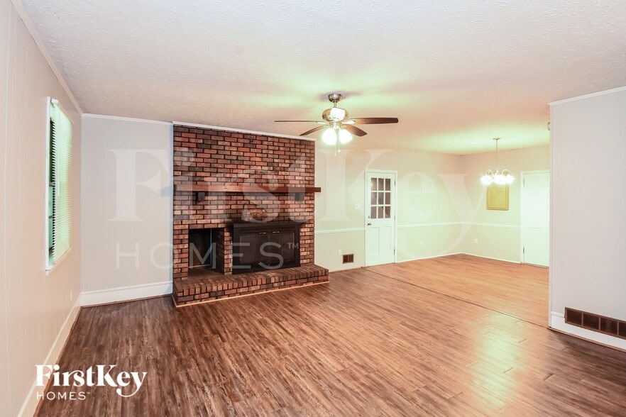 Building Photo - 3704 Newport Dr