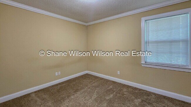 Building Photo - Cozy 2 Bedroom 1-1/2 Bath Duplex in Rossville.  Come View today!!