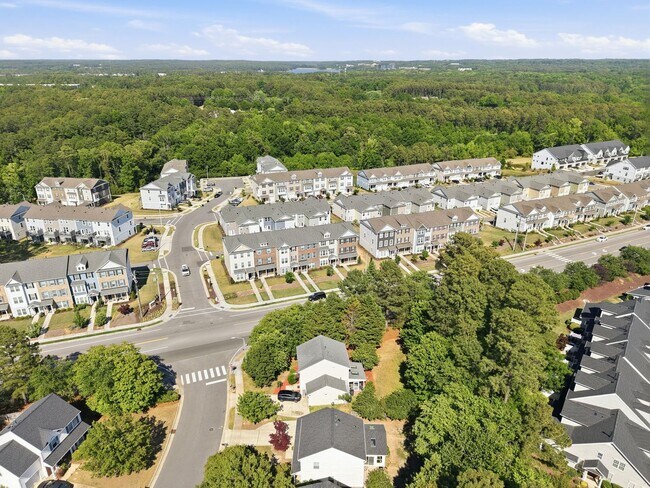 Building Photo - Modern 4BR Townhome with Washer/Dryer & Pet-Friendly Living in Morrisville!