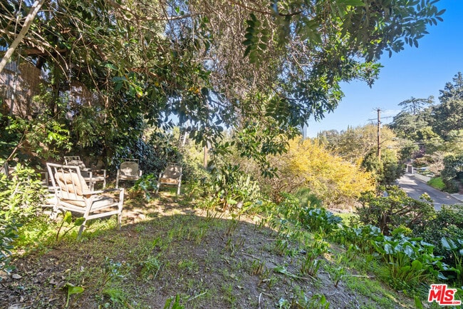 Building Photo - 3705 Fredonia Dr