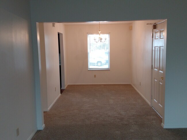 Building Photo - 8047 Pippin Rd